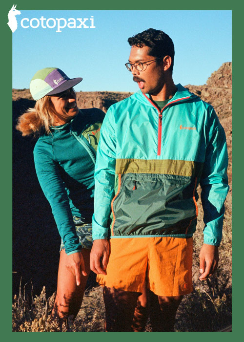 Mann und Frau in farbenfroher Outdoorbekleidung